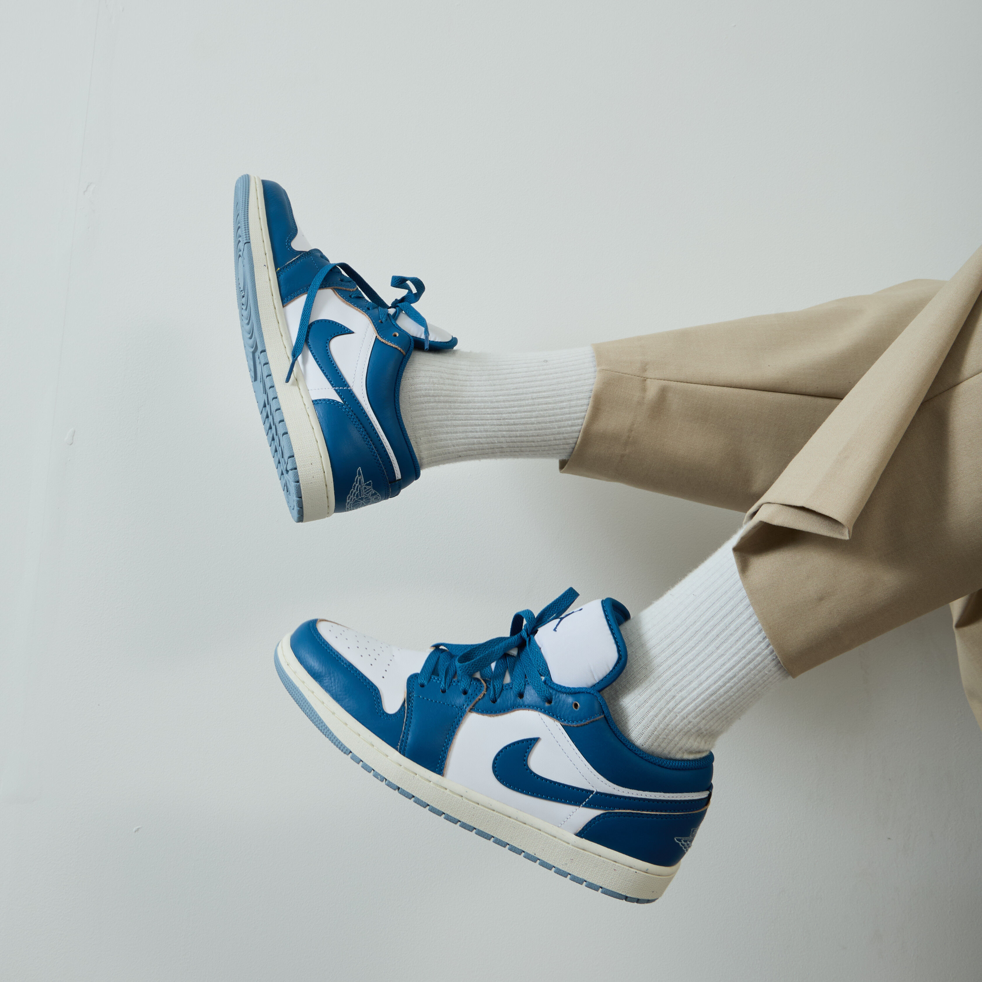 JORDAN AIR JORDAN 1 LOW SE BLANC BLEU SNEAKERS HOMME Courir.be