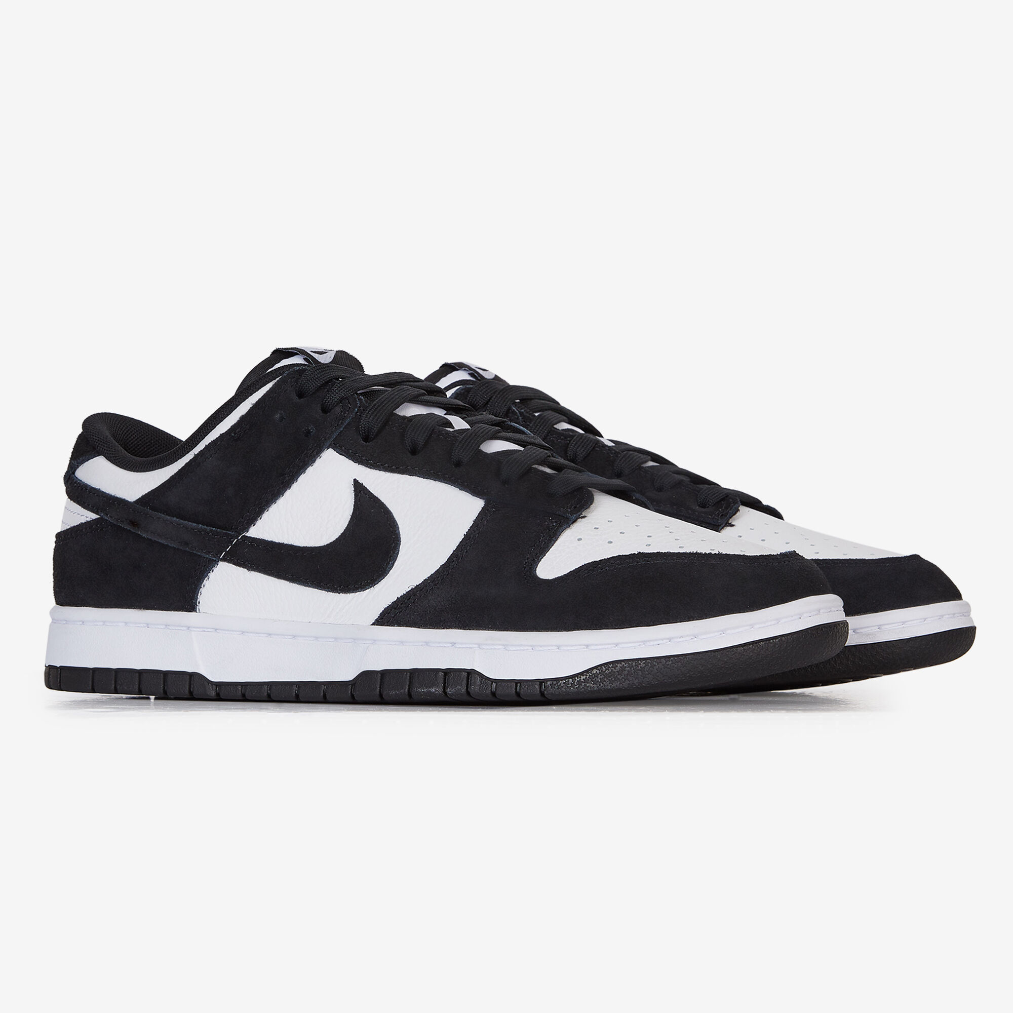 NIKE DUNK LOW SUEDE NOIR BLANC SNEAKERS HOMME Courir.be
