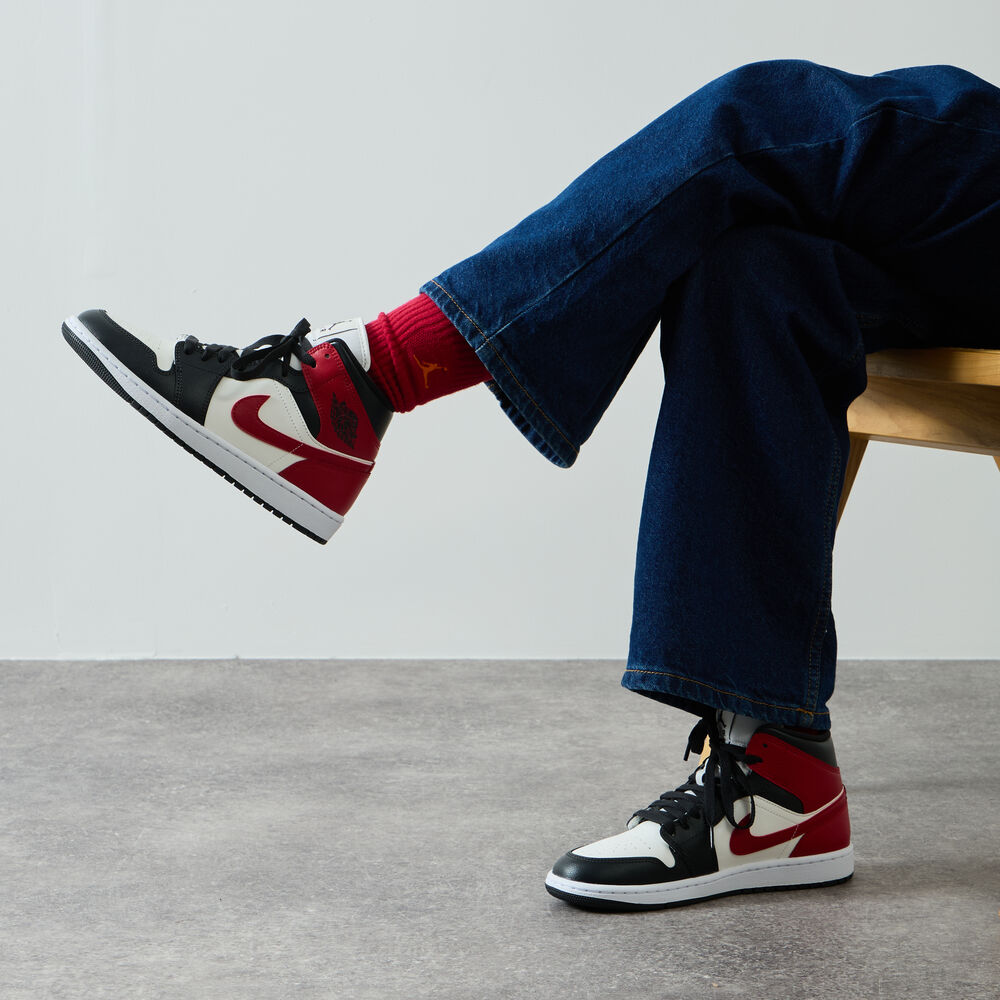 Shoes Nike Air Jordan Mid Femme Rouge Et Noir JORDAN AIR JORDAN MID BLACK  TOE BLANC/ROUGE SNEAKERS FEMME