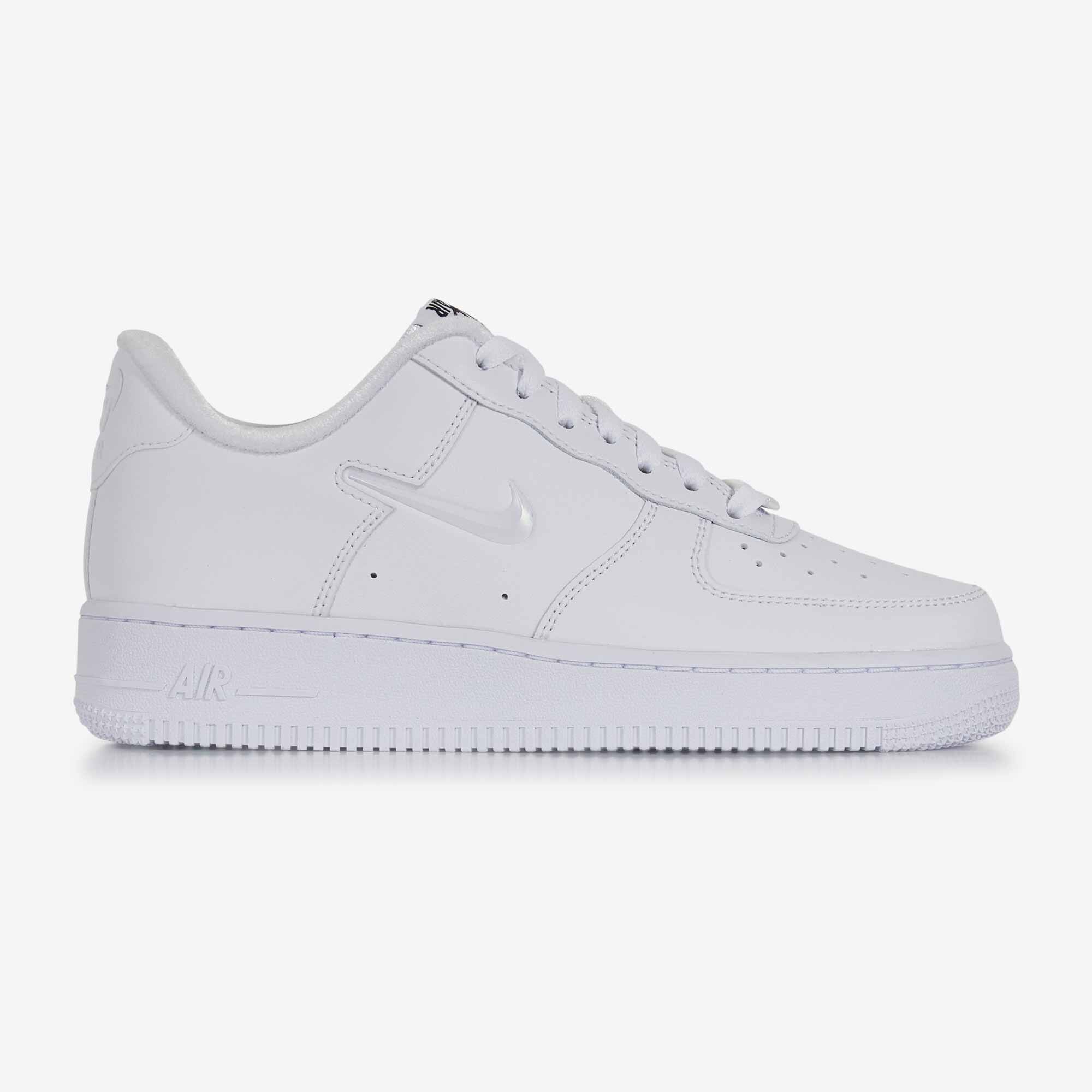 NIKE AIR FORCE 1 LOW JUST DO IT BLANC SNEAKERS FEMME Courir.be