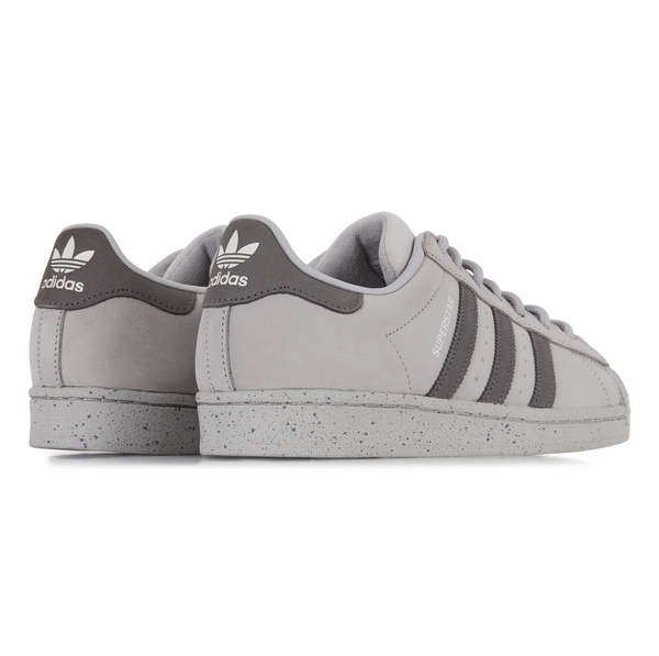 ADIDAS ORIGINALS SUPERSTAR NUBUCK GRIJS - SNEAKERS | Courir.be