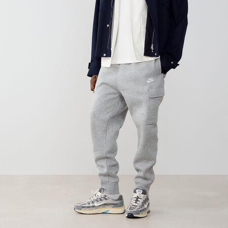 NIKE PANT CARGO CLUB GRIJS HEREN