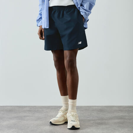 NEW BALANCE SHORT ESSENTIALS SMALL LOGO BLAUW HEREN