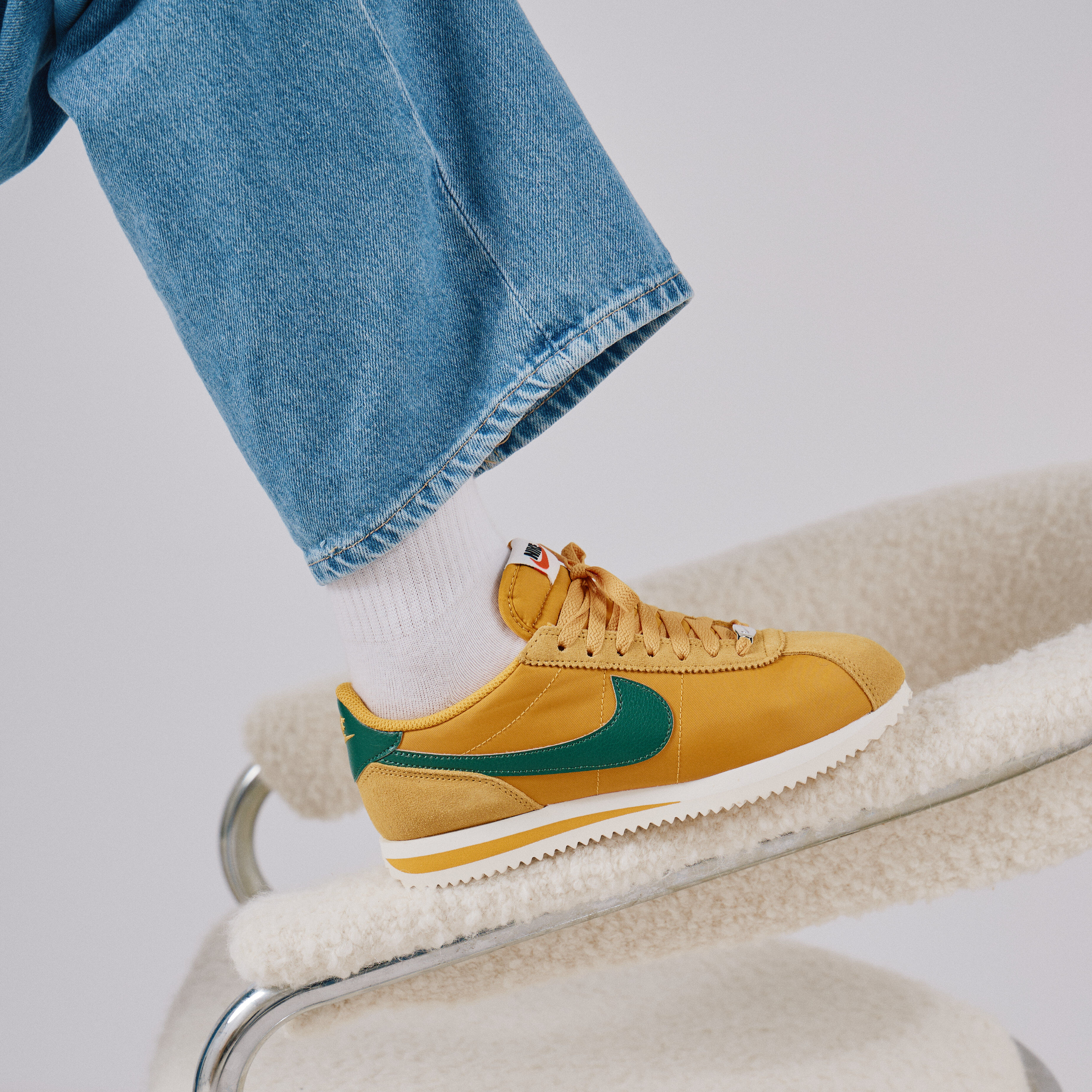 NIKE CORTEZ NYLON JAUNE VERT SNEAKERS FEMME Courir.be