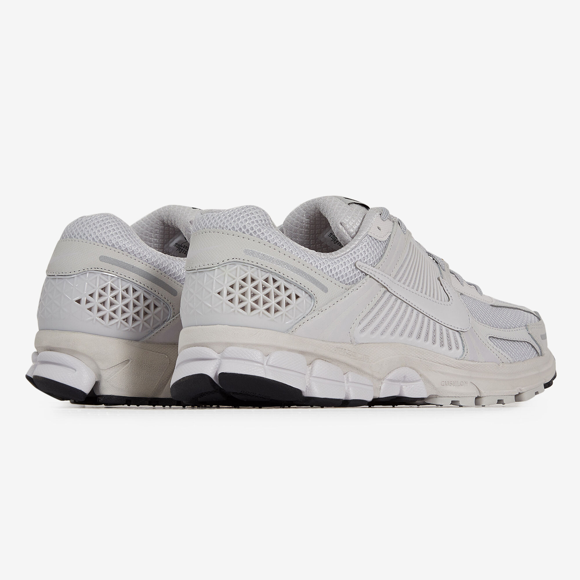 nike zoom vomero 5 triple white