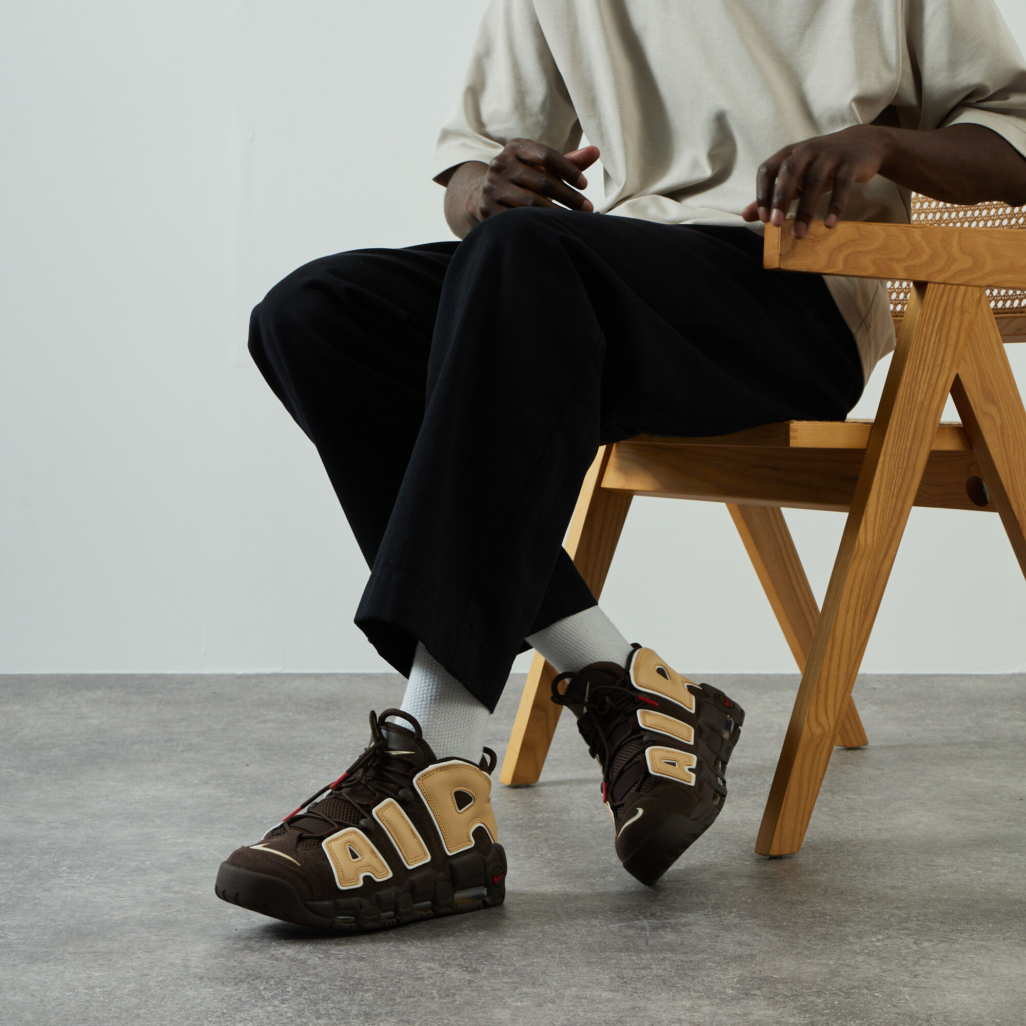 NIKE AIR MORE UPTEMPO 96 MARRON BEIGE SNEAKERS HOMME Courir.be
