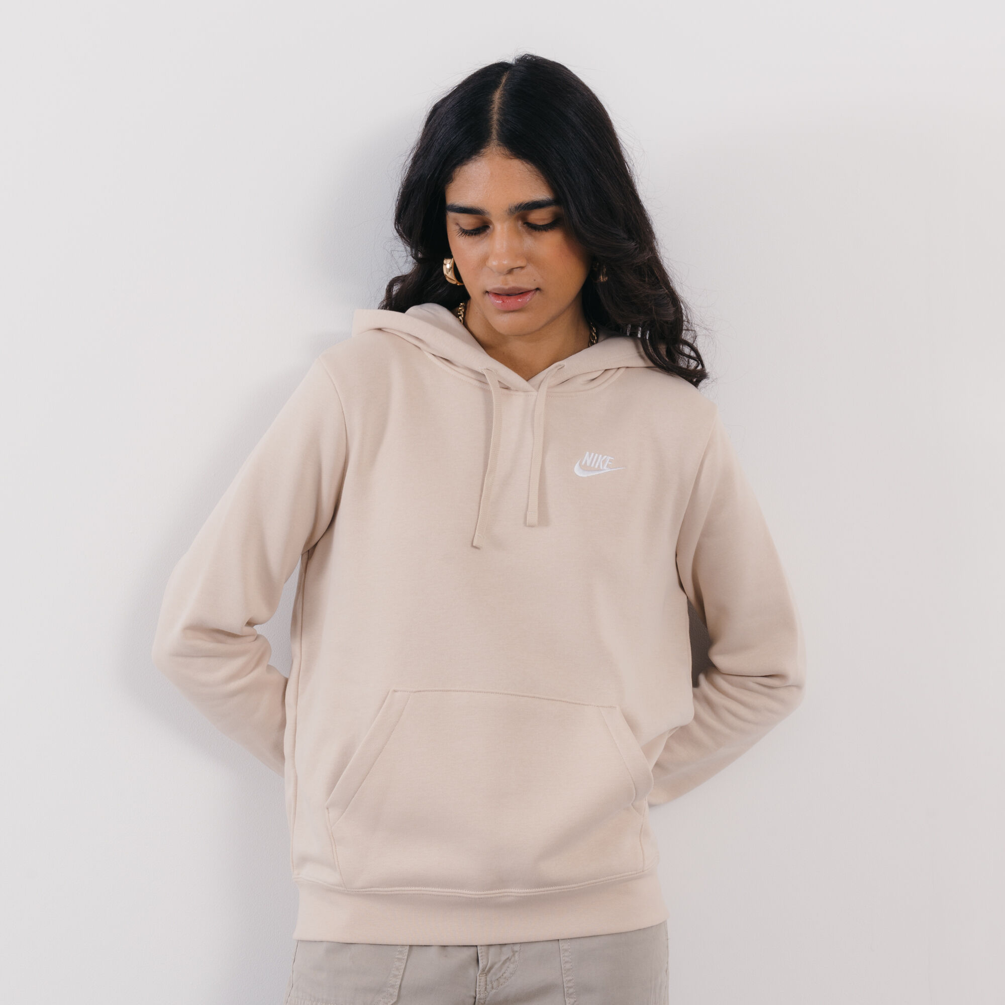 NIKE CLUB HOODIE BEIGE TRUI DAMES Courir.be