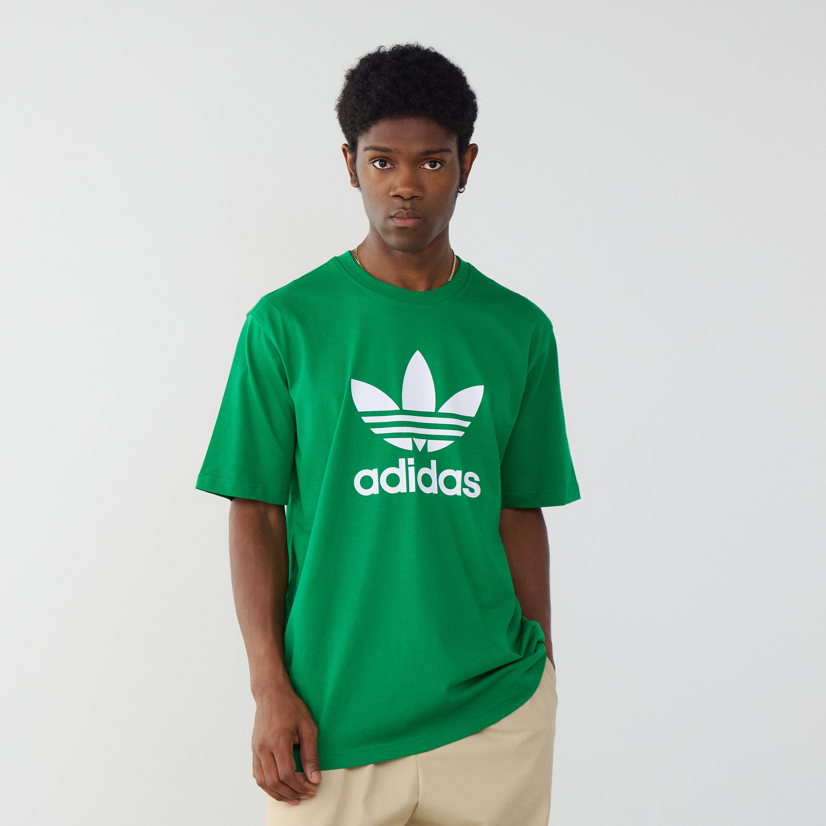 T shirt vert adidas hot sale