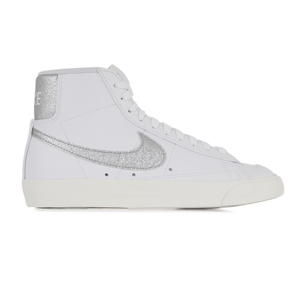 NIKE BLAZER MID 77 WIT ZILVERKLEUR SNEAKERS DAMES Courir.be