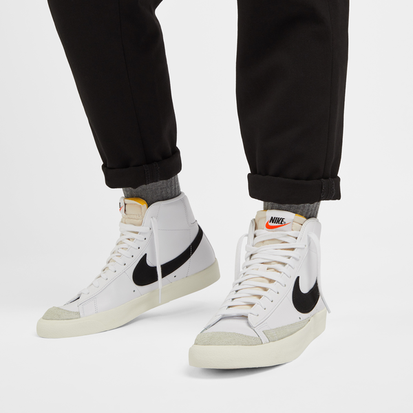 NIKE BLAZER MID 77 BLANC NOIR SNEAKERS HOMME Courir.be