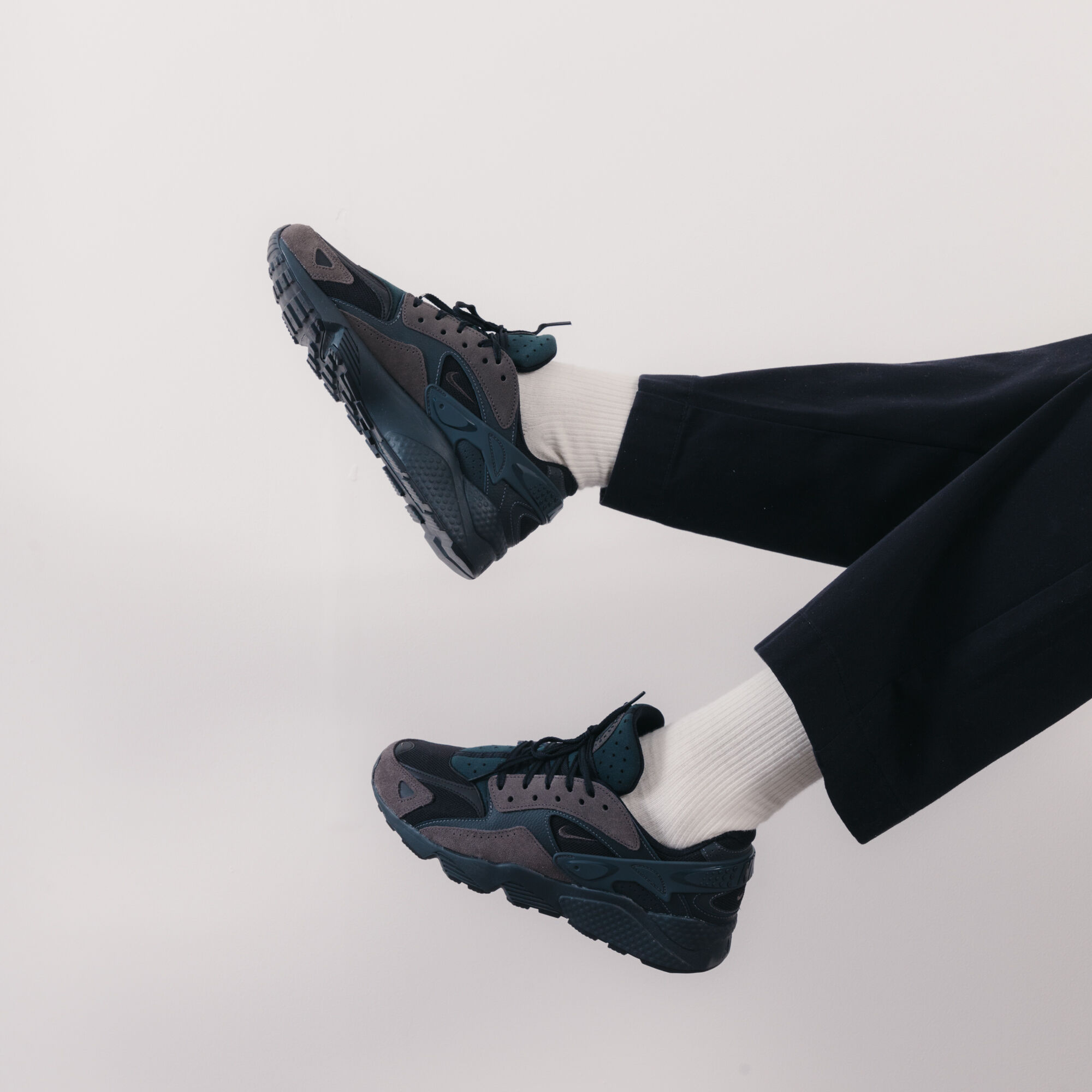 NIKE AIR HUARACHE RUNNER NOIR MARRON SNEAKERS HOMME Courir.be
