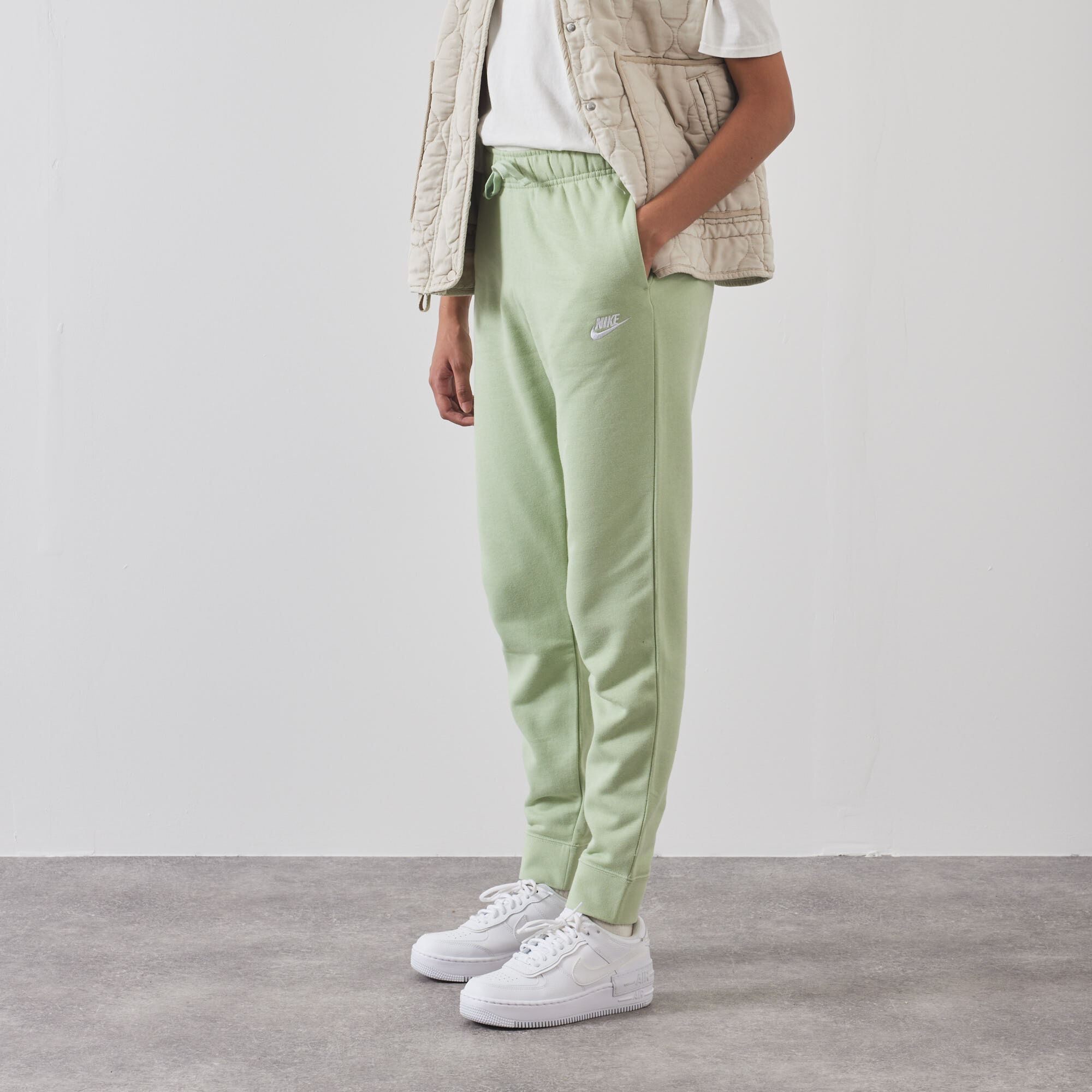 NIKE PANT JOGGER CLUB VERT PANTALON FEMME Courir.be