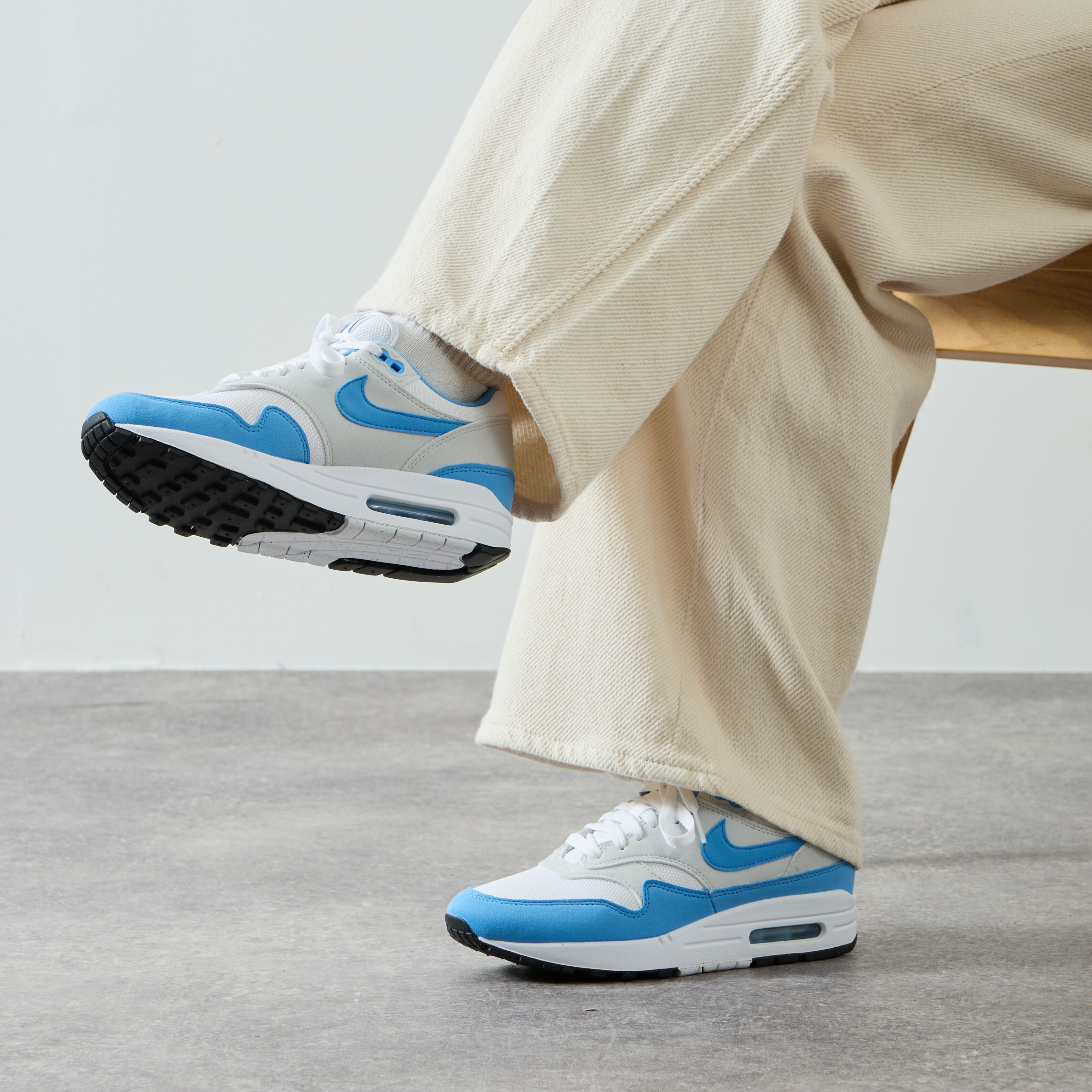 NIKE AIR MAX 1 BLANC BLEU SNEAKERS FEMME Courir.be