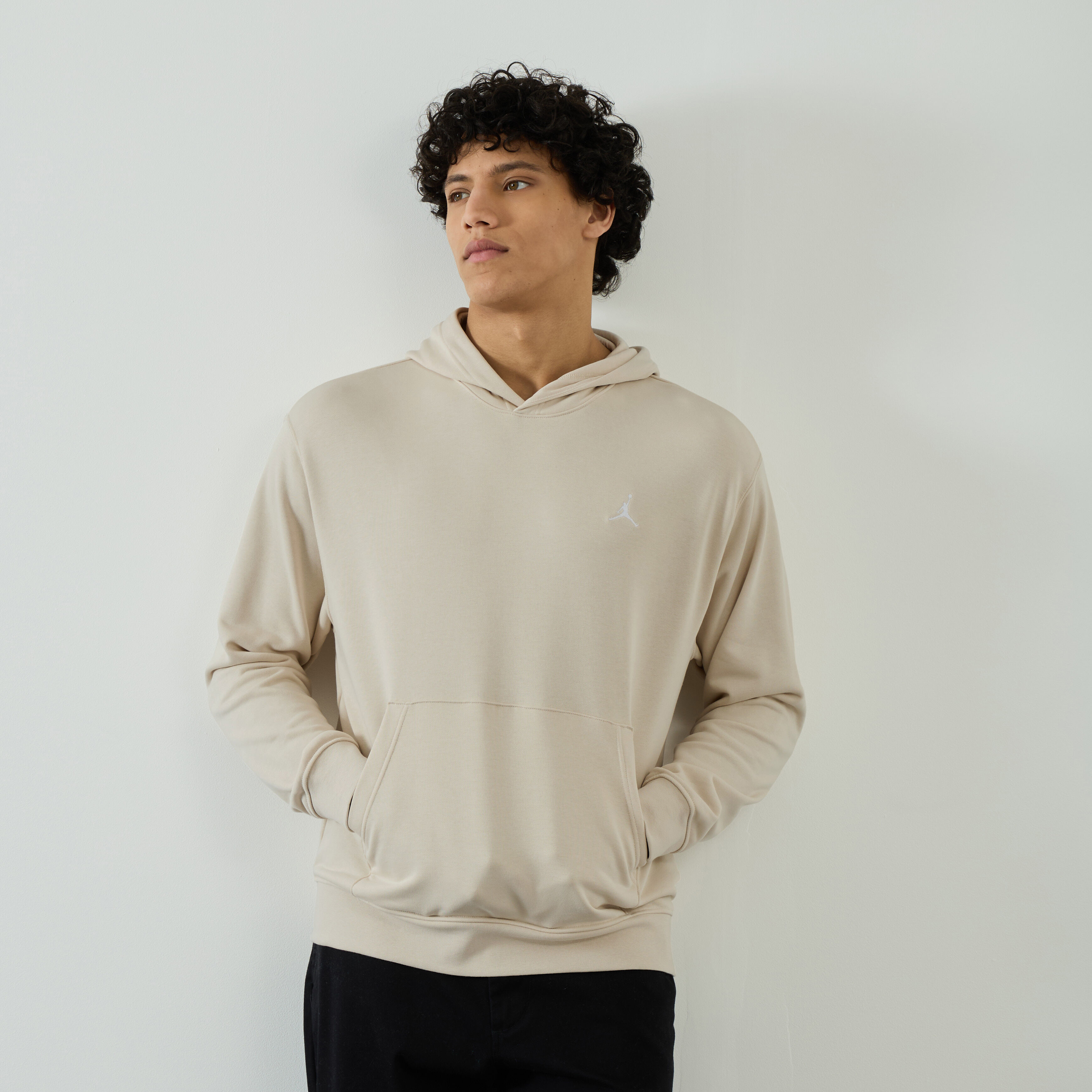 JORDAN HOODIE ESSENTIAL SMALL LOGO BEIGE TRUI HEREN Courir.be