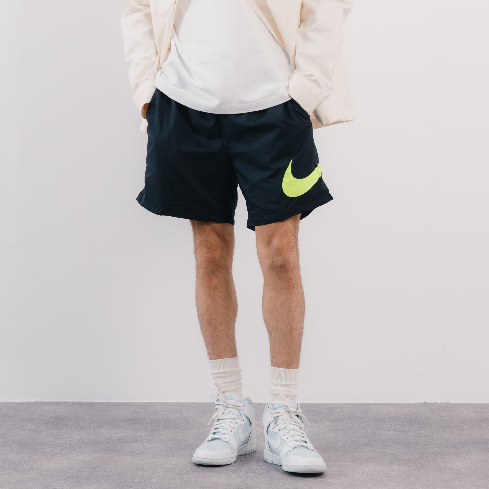 NIKE SHORT REPEAT WVN NOIR JAUNE SHORT HOMME Courir.be