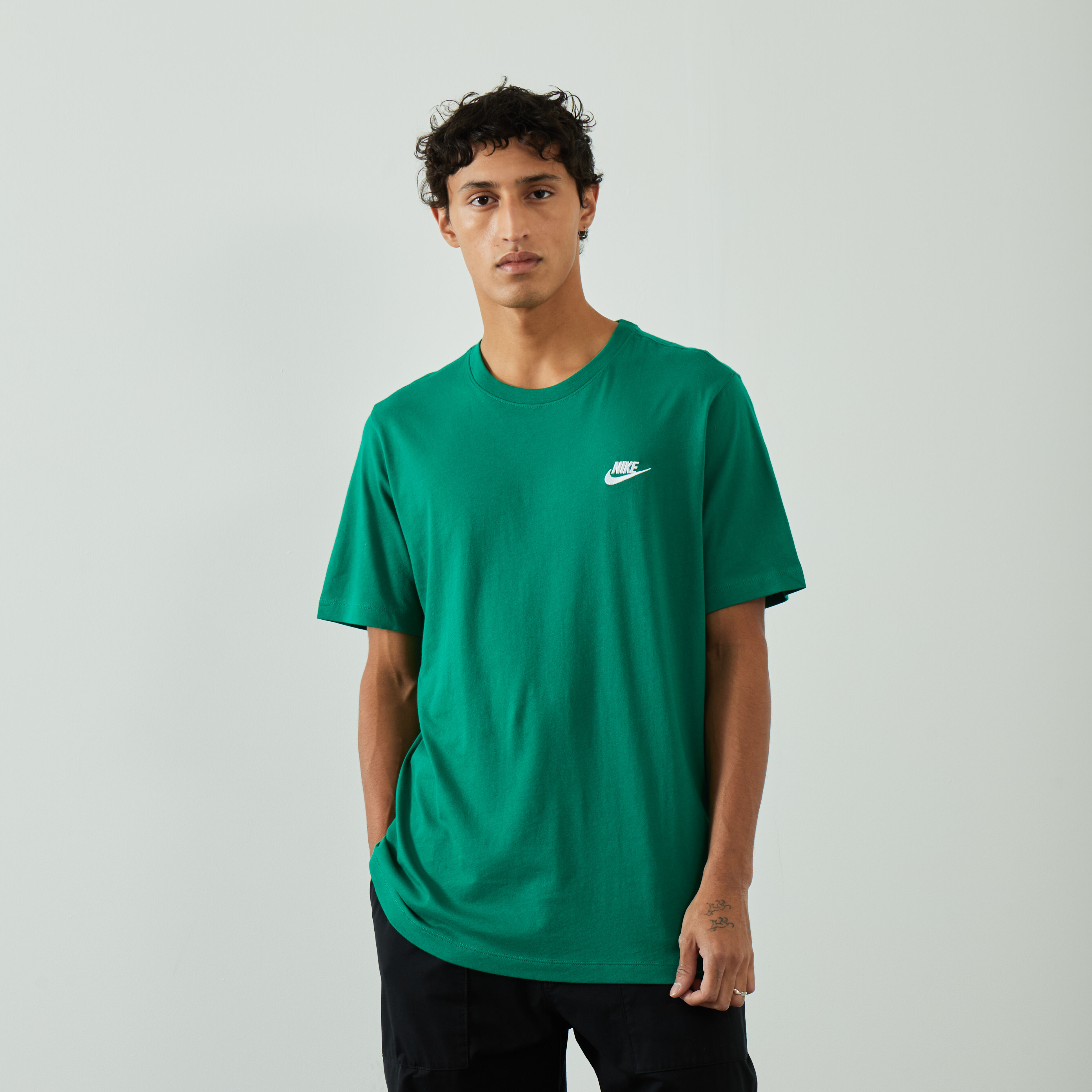 Sneakers et baskets NIKE TEE SHIRT VERT Tendances 2024 Courir.be
