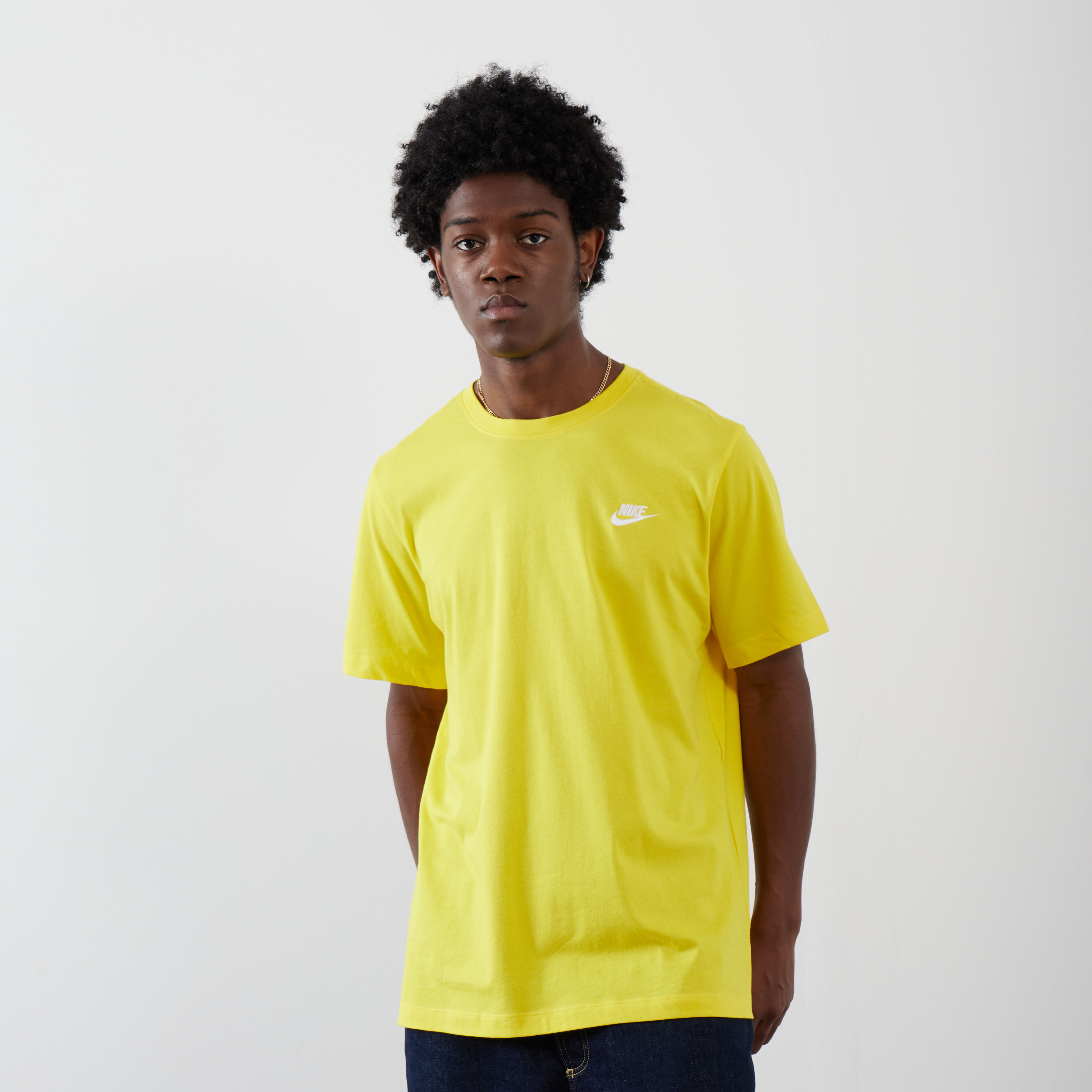 NIKE TEE SHIRT CLUB JAUNE TEE SHIRT HOMME Courir.be