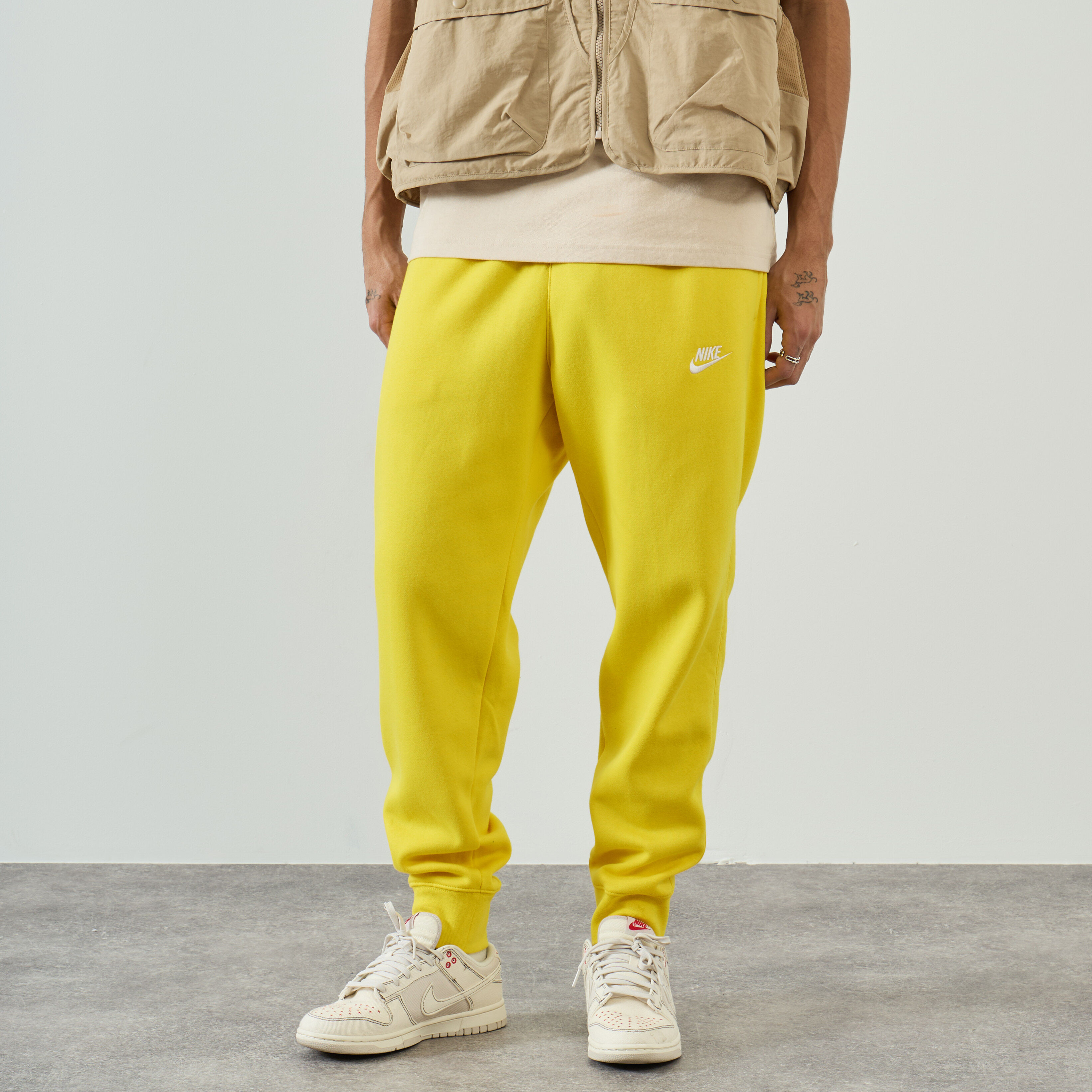 Basket jaune deals homme nike