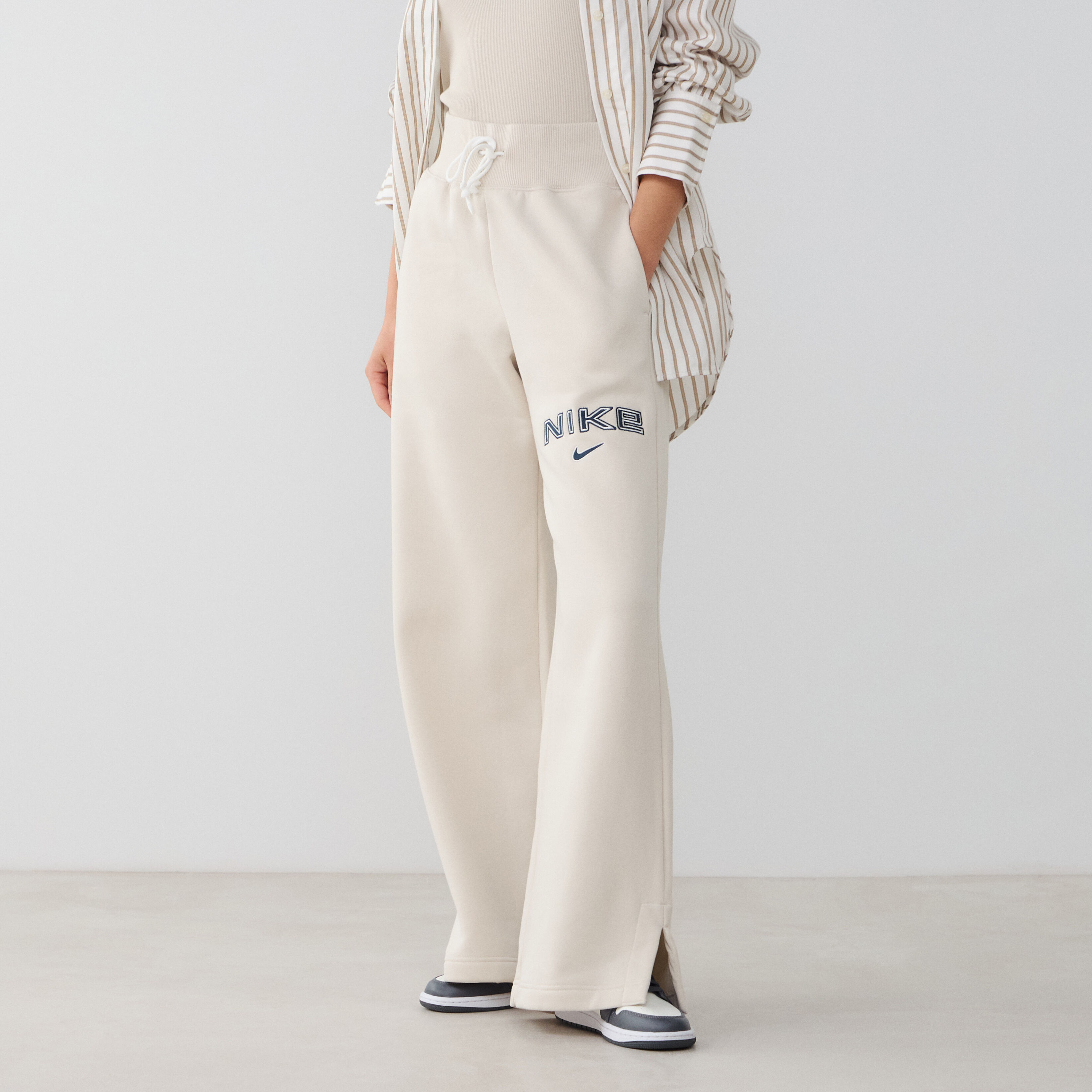 PANTALON NIKE BEIGE Acheter en ligne Courir.be