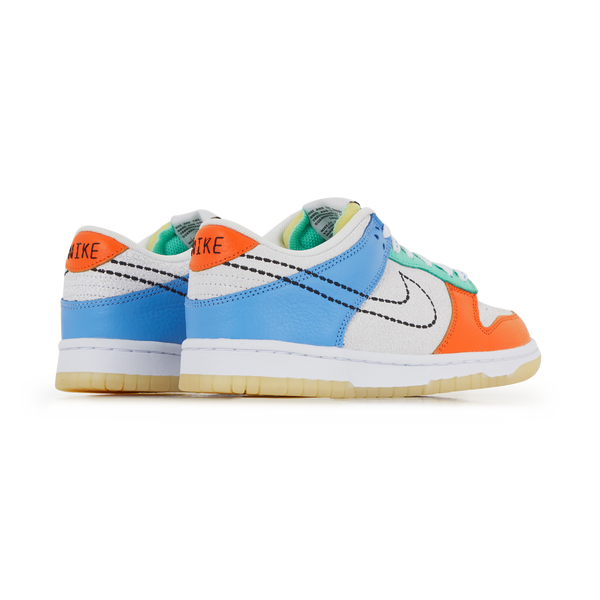 NIKE DUNK LOW BLANC/MULTICO Courir.be