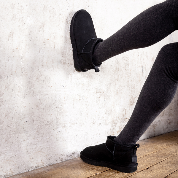 UGG CLASSIC ULTRA MINI NOIR SNEAKERS FEMME Courir.be