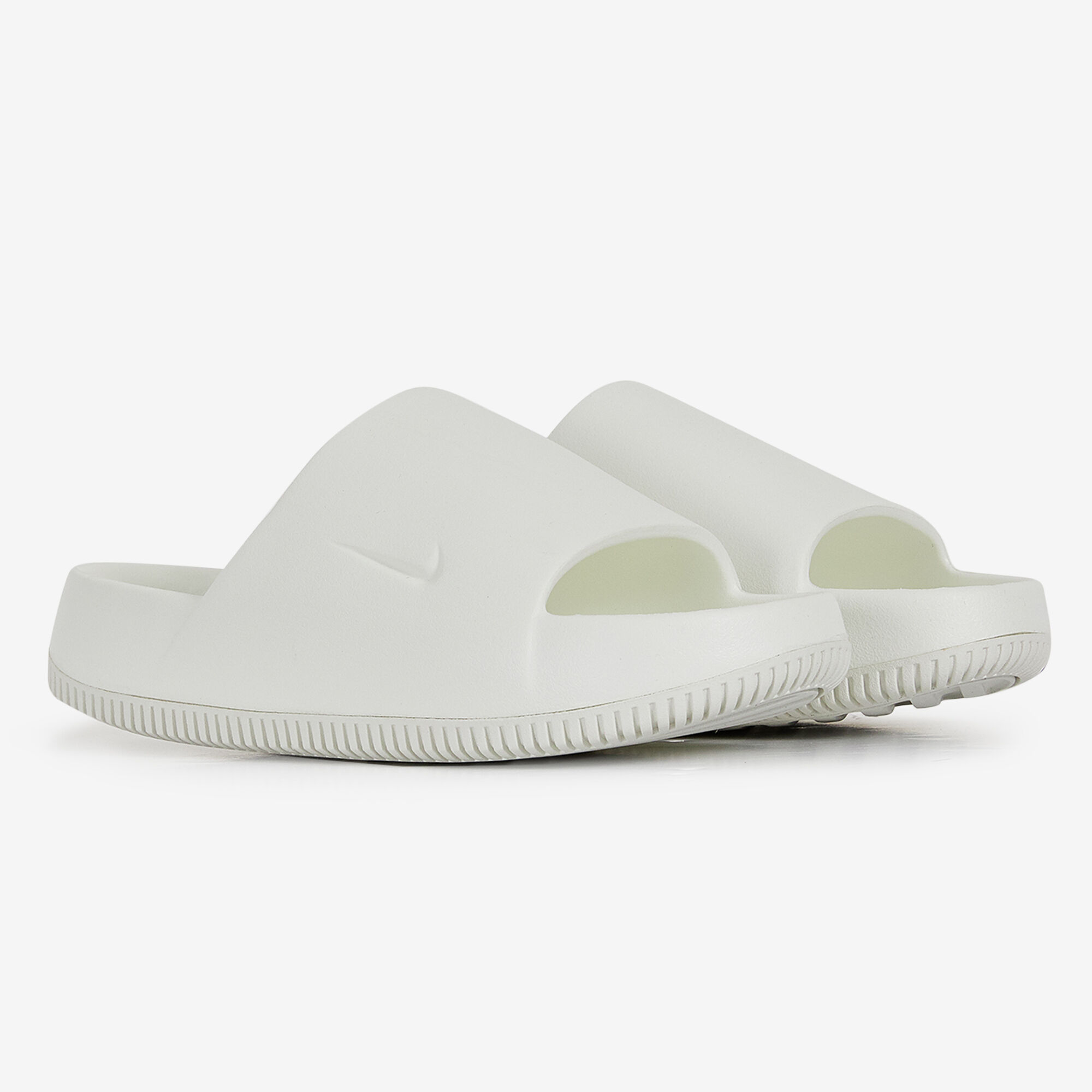 Sneakers et baskets NIKE CLAQUETTES TONGS MULES Tendances 2024 Courir.be