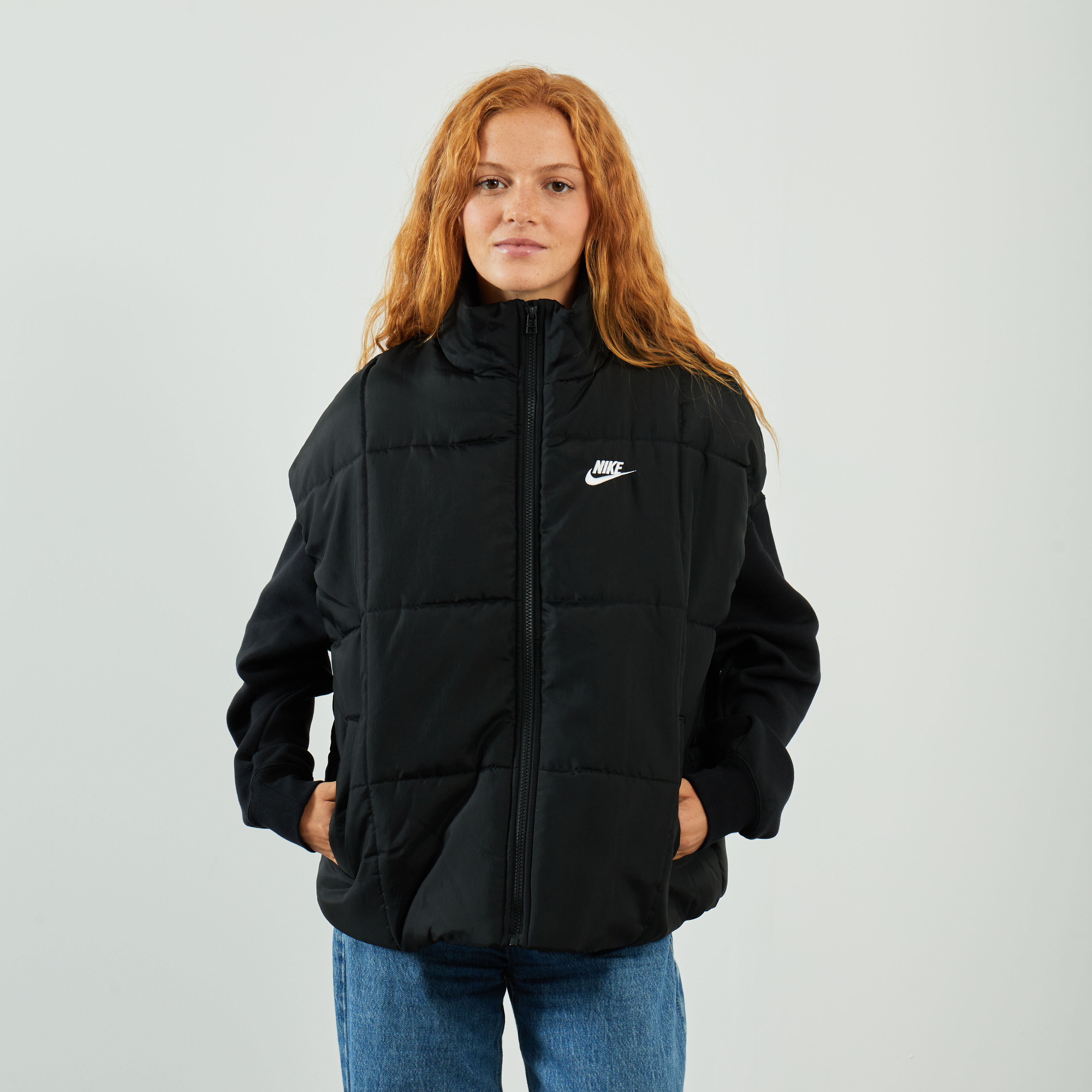 NIKE JACKET NO SLEEVES SMALL LOGO NOIR BLANC BLOUSON FEMME