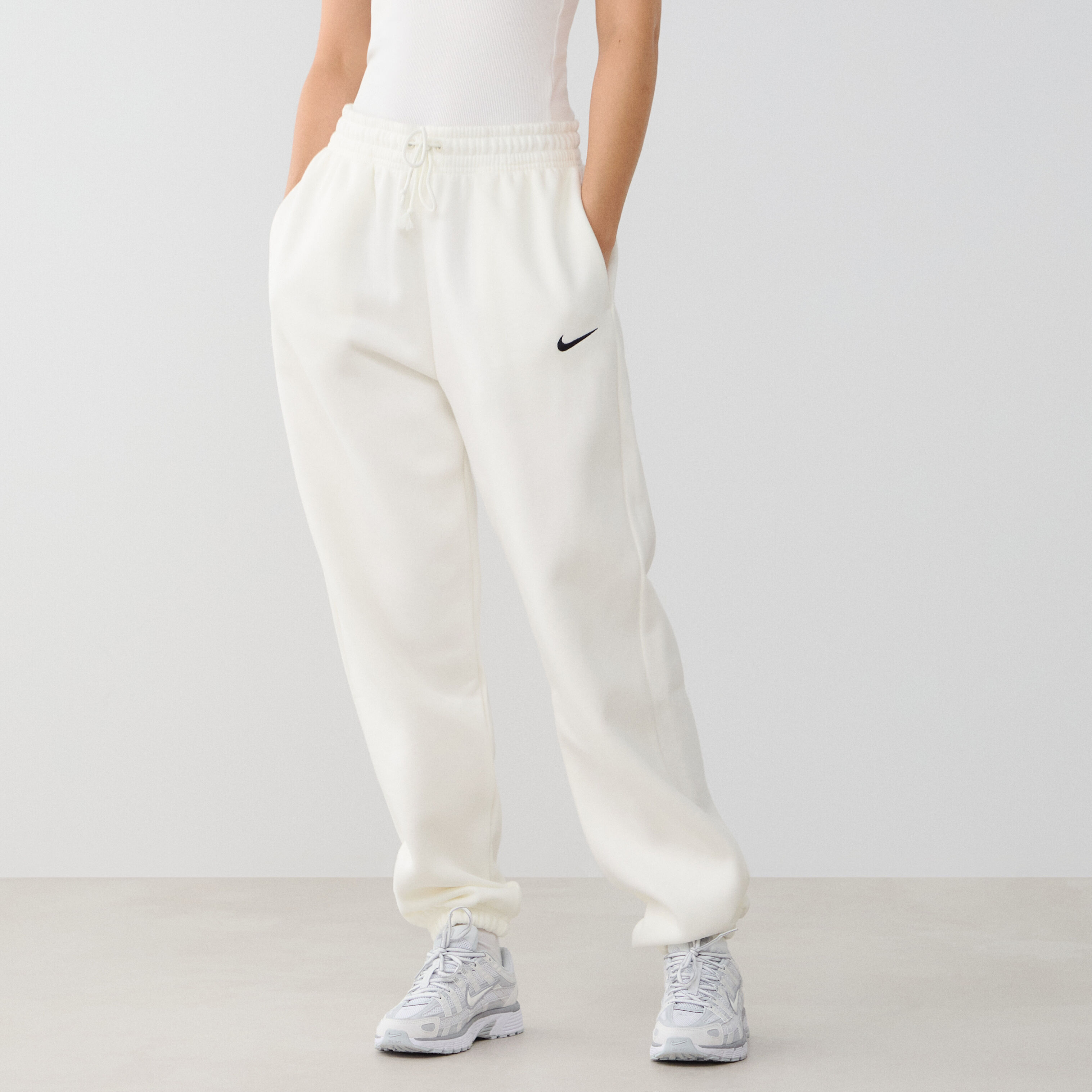 Sneakers et baskets NIKE PANTALON ECRU Tendances 2024 Courir.be