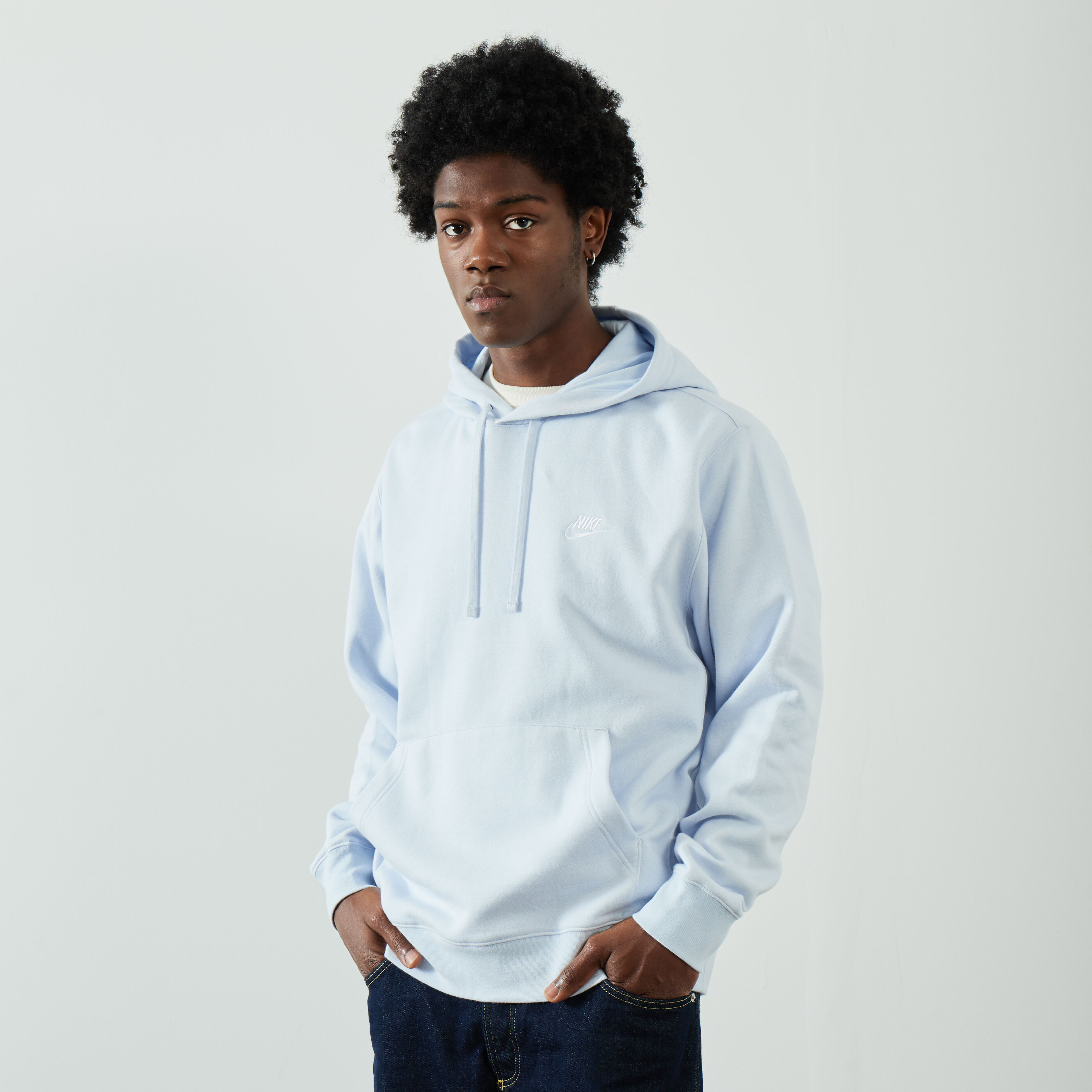 NIKE HOODIE CLUB SMALL LOGO BLEU CIEL SWEAT HOMME Courir.be